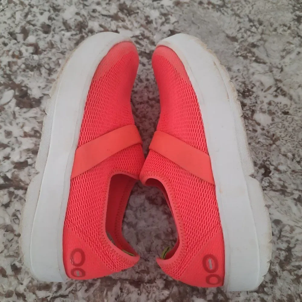 Oofos‎ Oomg  Slip On  size  5US